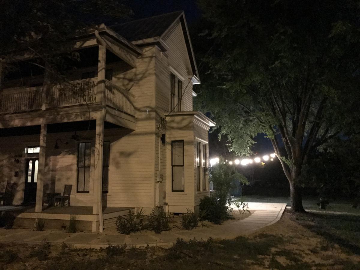Отель Ellison House Lockhart Экстерьер фото